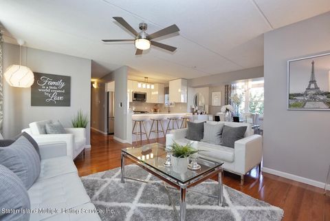 Photo of 6 Renaissance Court #6b, Brooklyn, NY 11206 (MLS # 1158451)