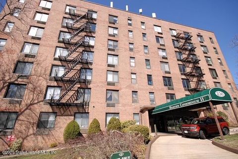Photo of 850 Howard Avenue Ave #1j, Staten Island, NY 10301 (MLS # 2501291)