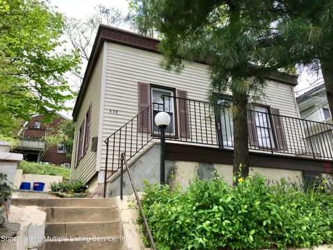 Photo of 640 Van Duzer Street, Staten Island, NY 10304 (MLS # 1160510)