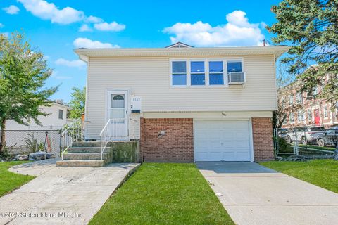 Photo of 3542 Richmond Avenue, Staten Island, NY 10312 (MLS # 2506181)