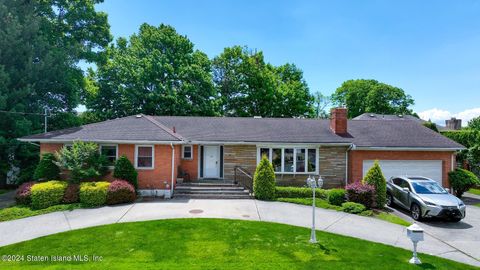 Photo of 78 Merrick Avenue, Staten Island, NY 10301 (MLS # 2402867)