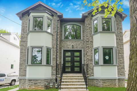 Photo of 16 Dole Street, Staten Island, NY 10312 (MLS # 2501060)