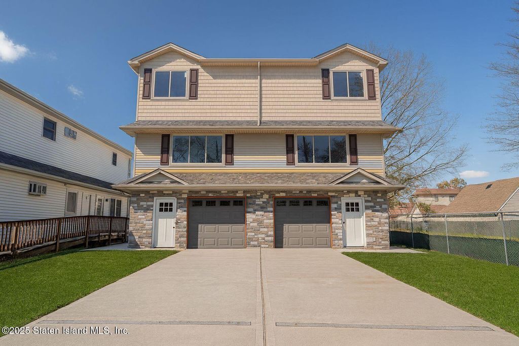 Photo of 84 Winham Avenue, Staten Island, NY 10306 (MLS # 2506344)