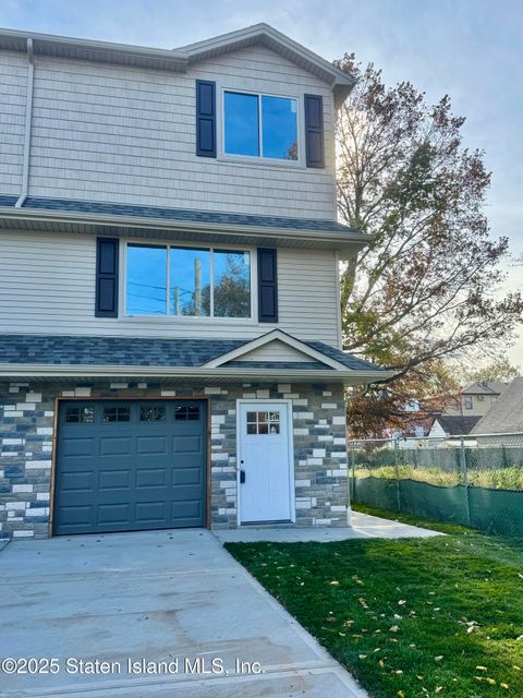 Photo of 84 Winham Avenue, Staten Island, NY 10306 (MLS # 2506344) Photo of 84 Winham Avenue, Staten Island, NY 10306 (MLS # 2506344)