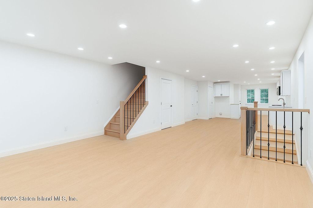 Photo of 84 Winham Avenue, Staten Island, NY 10306 (MLS # 2506344)