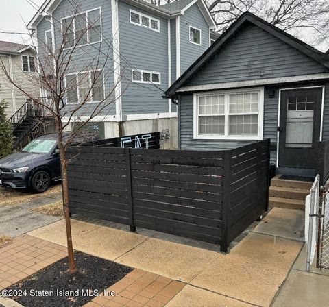 Photo of 527 Midland Avenue, Staten Island, NY 10306 (MLS # 2500007)
