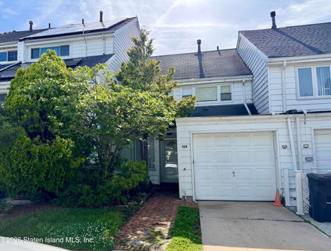 Photo of 134 Forest Green, Staten Island, NY 10312 (MLS # 2602958)