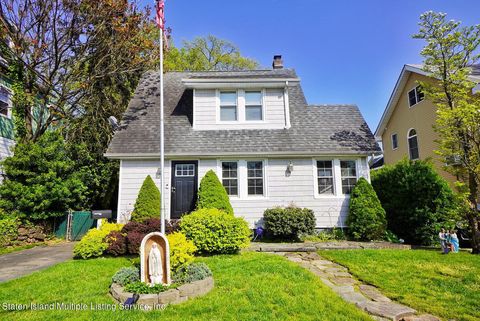 Photo of 69 Beacon Avenue, Staten Island, NY 10306 (MLS # 1161635)