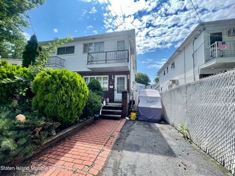 Photo of 87 S Railroad Avenue, Staten Island, NY 10305 (MLS # 1163300)