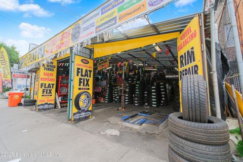 Photo of 12641270 Castleton Avenue, Staten Island, NY 10310 (MLS # 2502696)