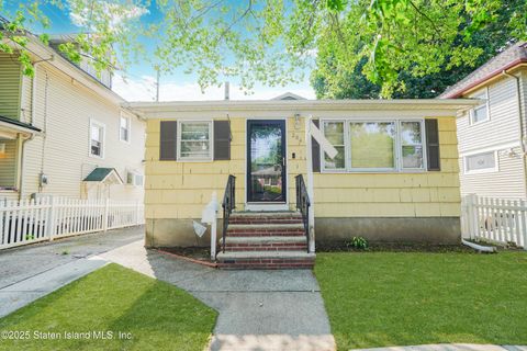 Photo of 284 Bidwell Avenue, Staten Island, NY 10314 (MLS # 2504648)