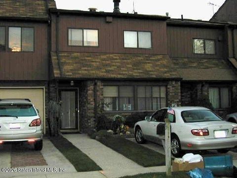 Photo of 63 Gateway Drive, Staten Island, NY 10304 (MLS # 2601073)