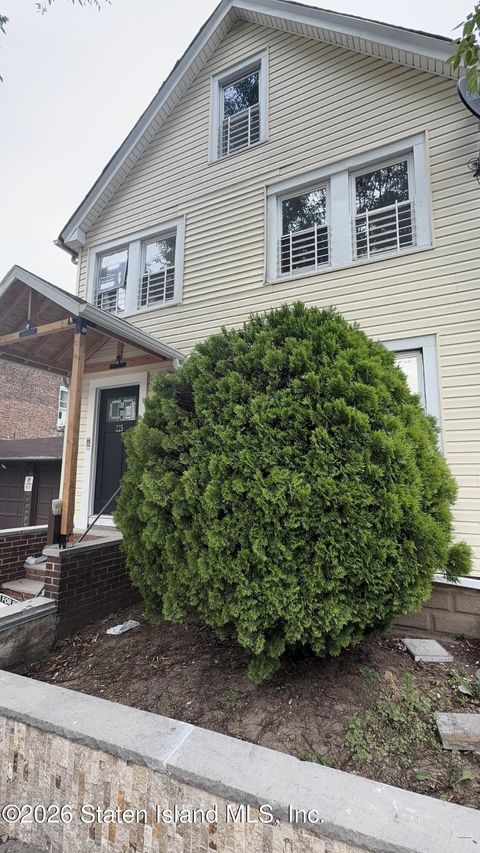 Apartment For Rent - 225 N Burgher Avenue #2<br/> Richmond County, Staten Island, NY 10310