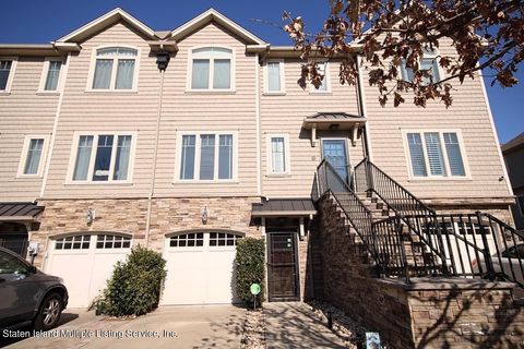 Photo of 193 Roman Avenue, Staten Island, NY 10314 (MLS # 2400786)