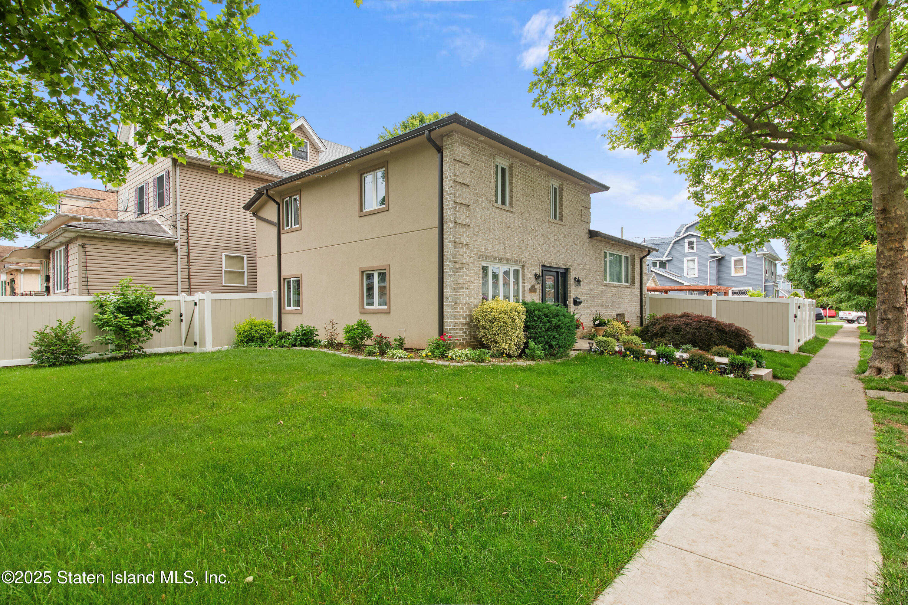 32 Henry Place, Staten Island, New York image 2