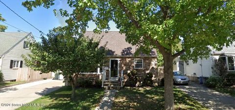 Photo of 245 Winchester Avenue, Staten Island, NY 10312 (MLS # 2404258)