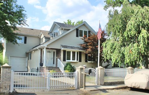 Photo of 27 Sandgap Street, Staten Island, NY 10312 (MLS # 1156392)