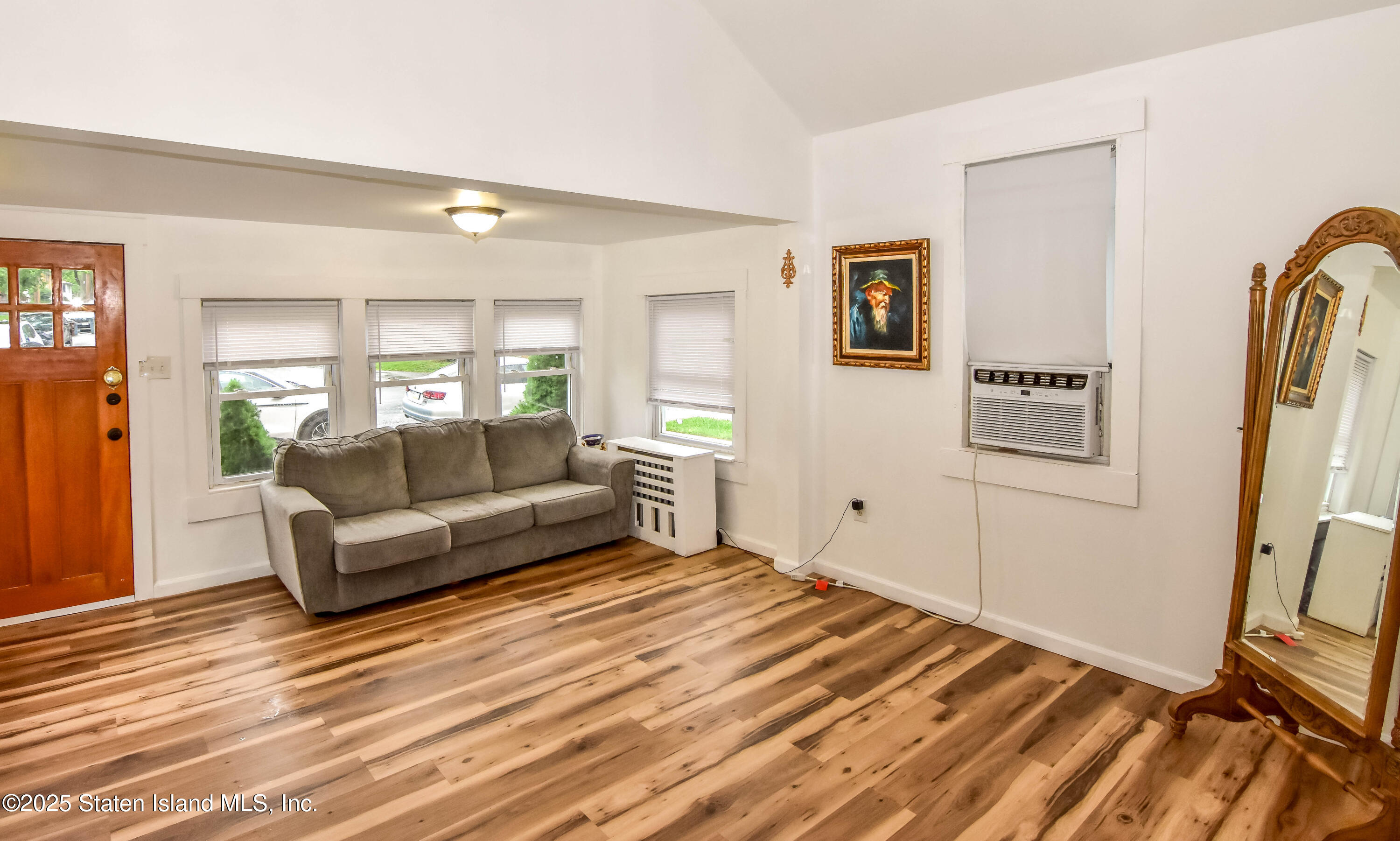 422 Crystal Avenue Ave, Staten Island, New York image 2
