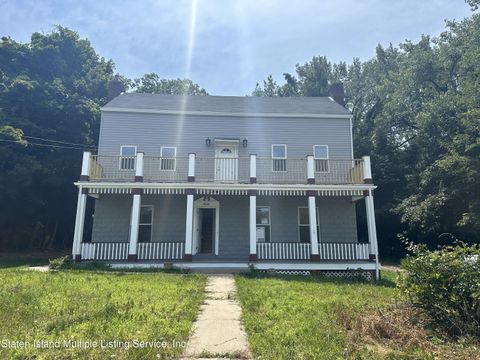 Photo of 6844 Amboy Road, Staten Island, NY 10309 (MLS # 1163704)