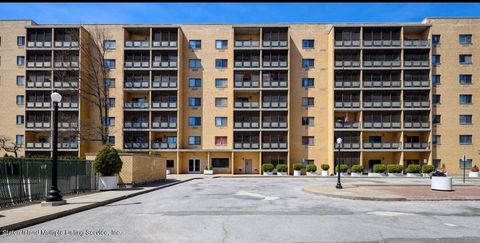 Photo of 80 Richmond Hill Road #4e, Staten Island, NY 10314 (MLS # 2400639)