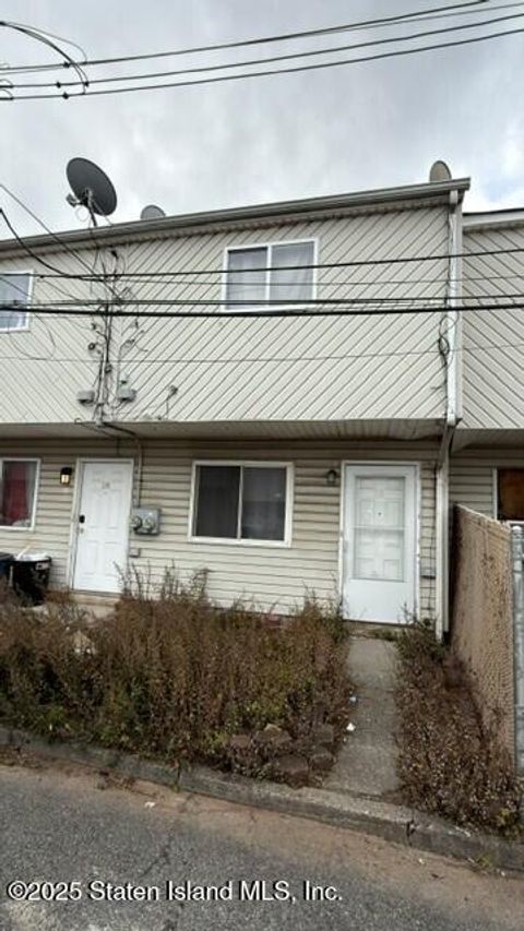 Photo of 16 Betty Court, Staten Island, NY 10303 (MLS # 2507130)