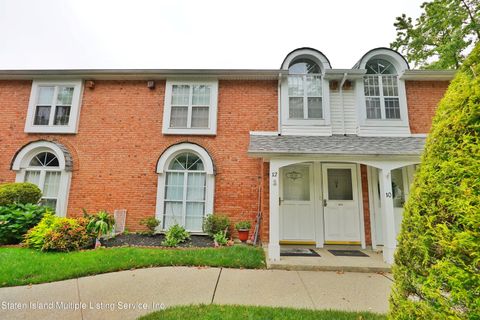 Photo of 12 Village Lane #A, Staten Island, NY 10312 (MLS # 1164035)