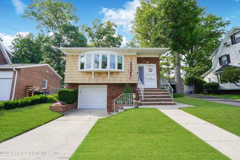 Photo of 149 Hillcrest Street, Staten Island, NY 10308 (MLS # 2404304)