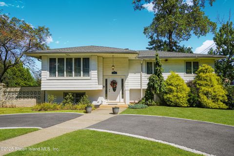 Photo of 201 Milford Avenue, Staten Island, NY 10301 (MLS # 2505036)