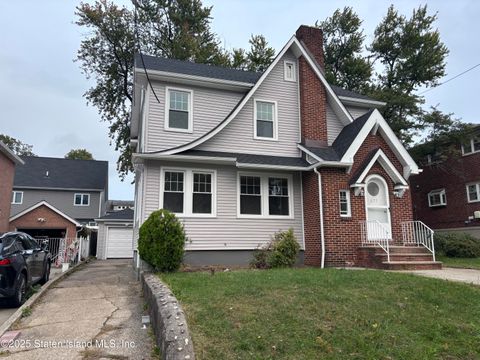 Photo of 677 Bement Avenue, Staten Island, NY 10310 (MLS # 2506043)