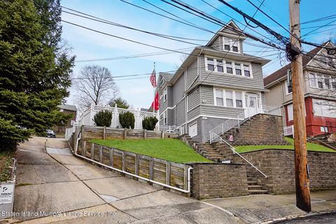 Photo of 231 Westervelt Avenue, Staten Island, NY 10301 (MLS # 1160367)