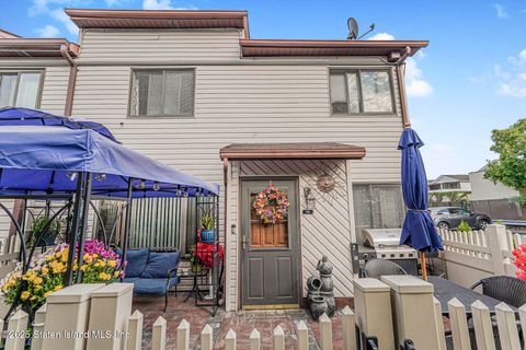 Photo of 81 Selvin Loop #A, Staten Island, NY 10303 (MLS # 2506009)