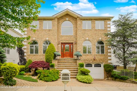 Photo of 237 Swinnerton Street, Staten Island, NY 10307 (MLS # 2503030)