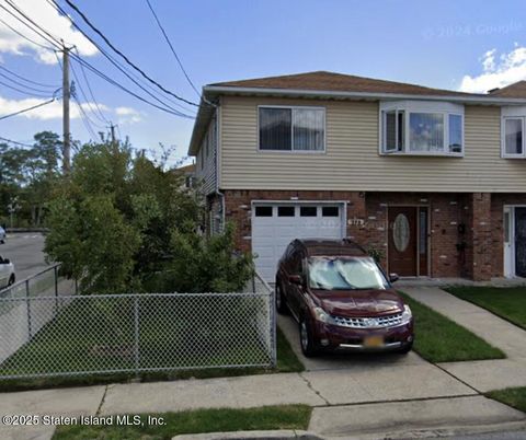 Photo of 300 Hett Ave Avenue, Staten Island, NY 10306 (MLS # 2503535)