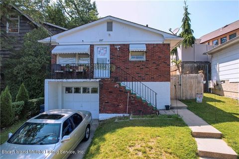 Photo of 187 Windermere Road, Staten Island, NY 10305 (MLS # 1162931)