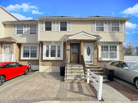 Photo of 17 Deborah Loop, Staten Island, NY 10312 (MLS # 2401533)