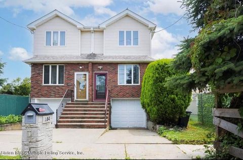 Photo of 184 Hett Avenue, Staten Island, NY 10306 (MLS # 1165139)