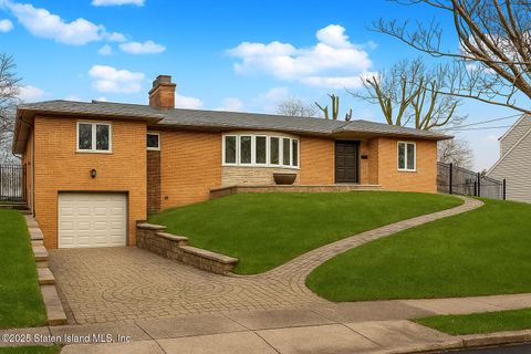 Photo of 24 Ward Avenue, Staten Island, NY 10304 (MLS # 2506811)