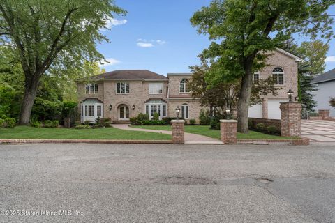 Photo of 314 Bertram Avenue, Staten Island, NY 10312 (MLS # 2505859)