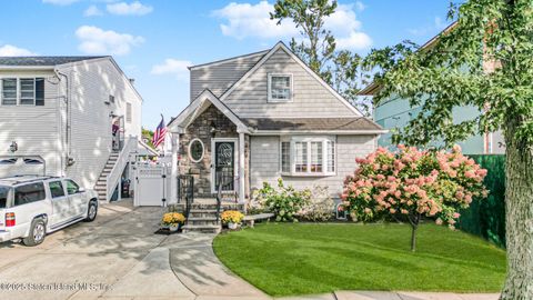 Photo of 26 Buffington Avenue, Staten Island, NY 10312 (MLS # 2505381)