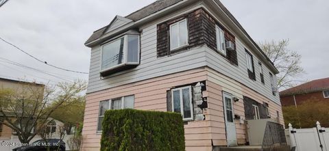 Photo of 38 Summer Street, Staten Island, NY 10305 (MLS # 2403273)
