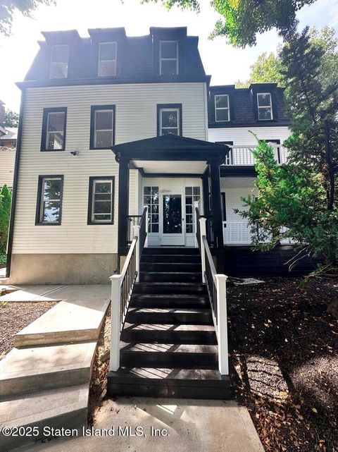 Photo of 212 St. Pauls Avenue, Staten Island, NY 10304 (MLS # 2505024)