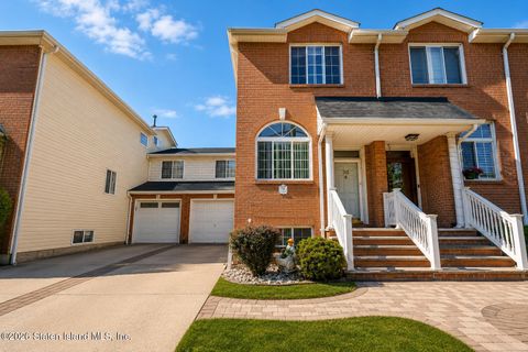 Photo of 30 Amy Lane, Staten Island, NY 10314 (MLS # 2602799)