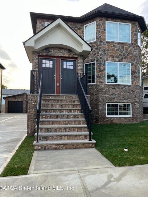 Photo of 178 Chelsea Street, Staten Island, NY 10307 (MLS # 2403201)