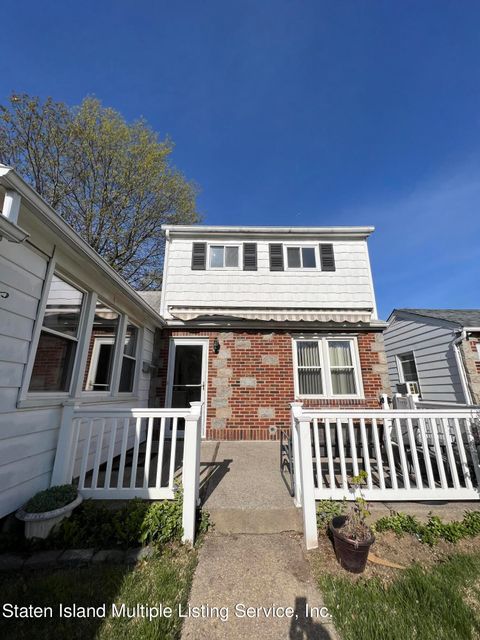 Photo of 177 Jerome Avenue, Staten Island, NY 10305 (MLS # 1161650)