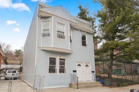 Photo of 70 Gordon Street, Staten Island, NY 10304 (MLS # 2500602)