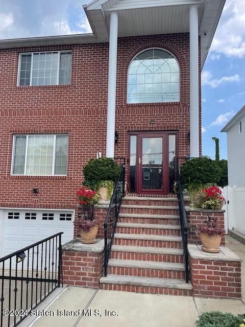 Photo of 53 Raymond Avenue, Staten Island, NY 10314 (MLS # 2404186)