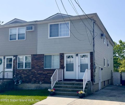 Photo of 1046 Rensselaer Avenue, Staten Island, NY 10309 (MLS # 2503232)