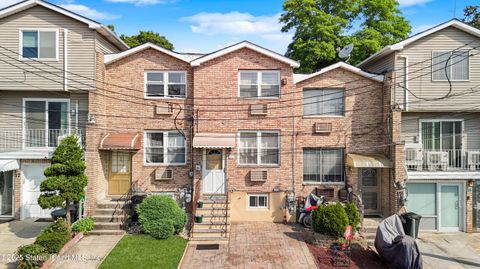 Photo of 21 Dayna Drive, Staten Island, NY 10305 (MLS # 2503901)