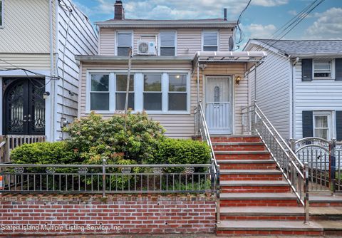 Photo of 77 Rhine Avenue, Staten Island, NY 10304 (MLS # 1161815)