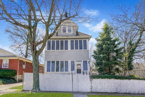 Photo of 202 Dixon Avenue, Staten Island, NY 10303 (MLS # 2602105)